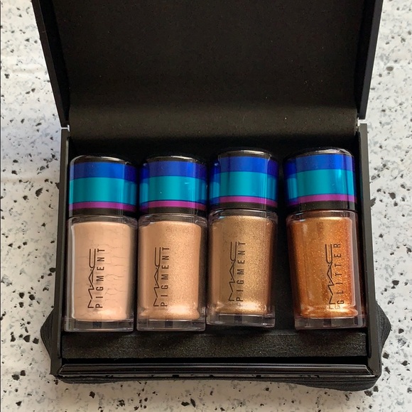 NWT MAC Cosmetics Gold Irresistibly Charming Glitt - Picture 7 of 7